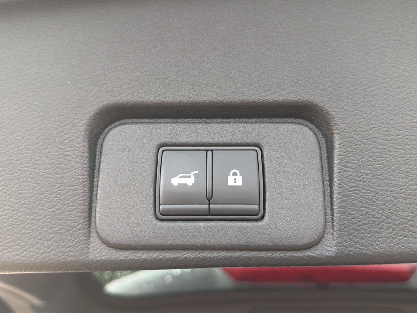 Used 2024 Nissan Rogue SV AWD/4WD image 32