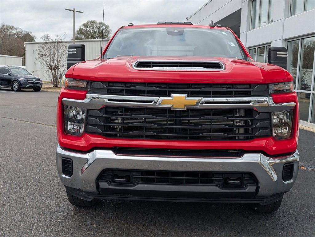 Used 2024 Chevrolet Silverado 3500 LT image 2