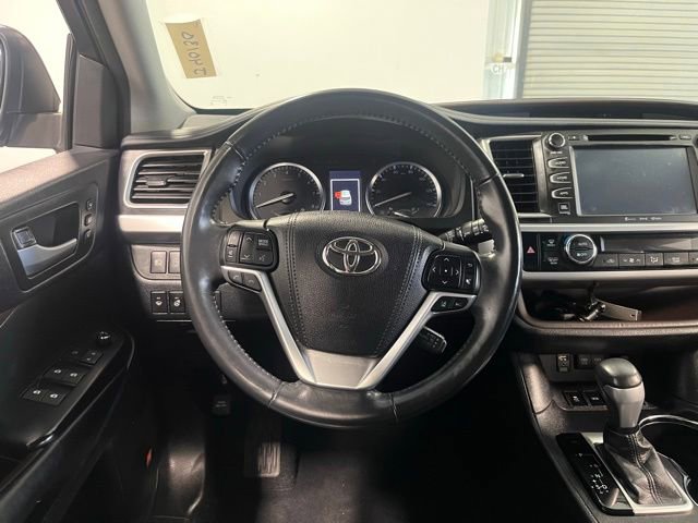 Used 2017 Toyota Highlander Limited Platinum w/ Carpet Mat Package AWD/4WD image 21