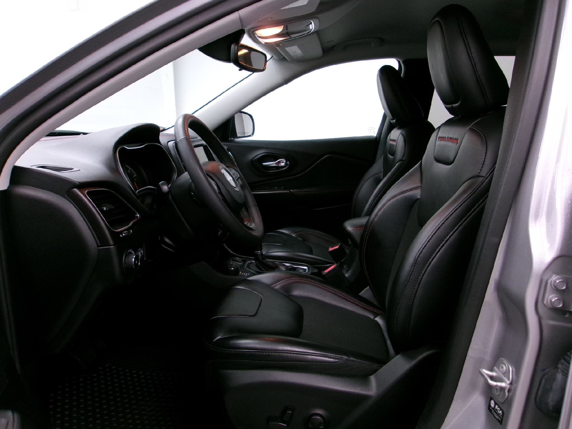 Used 2022 Jeep Cherokee Trailhawk w/ Trailer Tow Group image 8