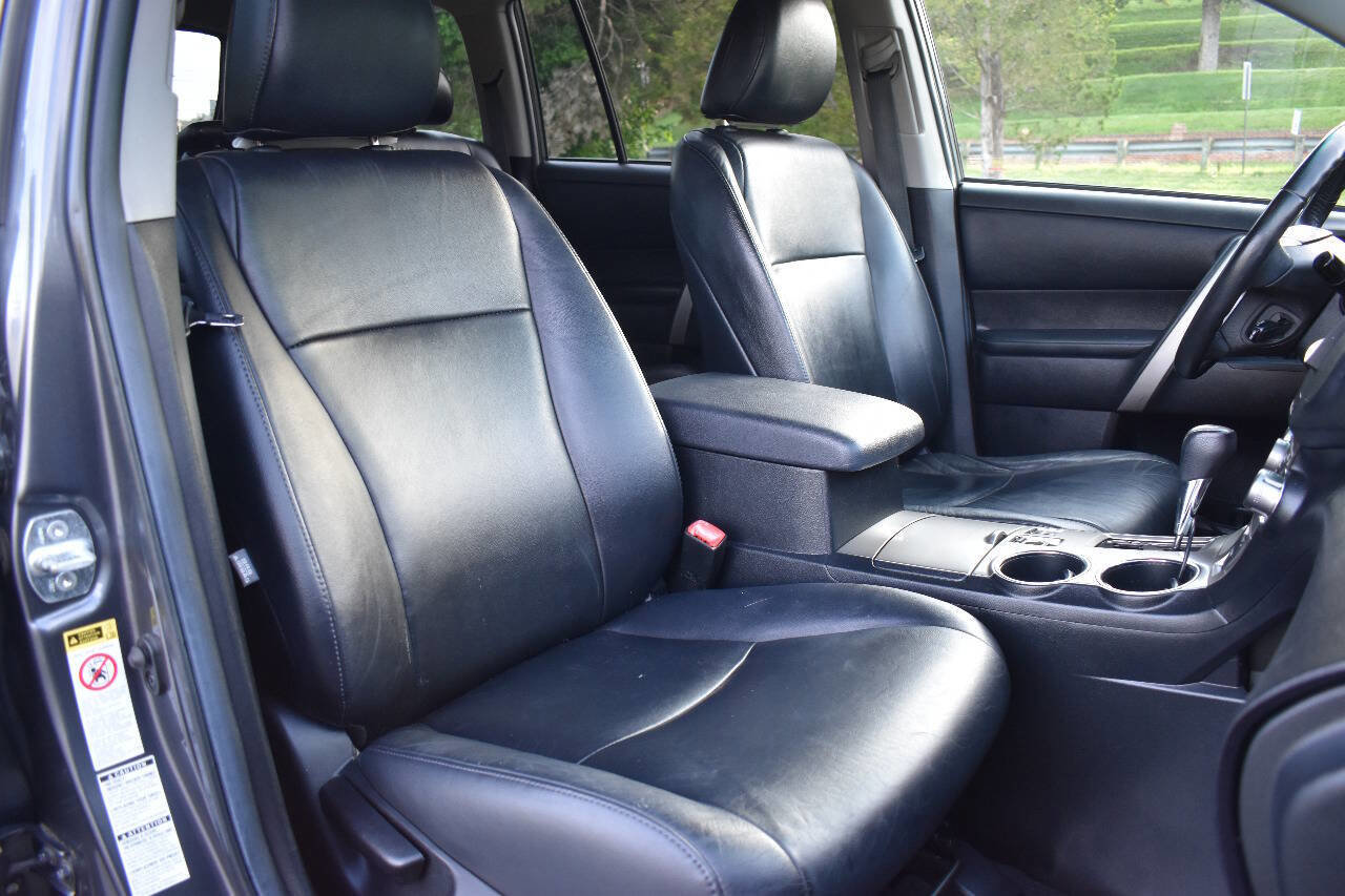 Used 2012 Toyota Highlander SE w/ Tow Pkg AWD/4WD image 13