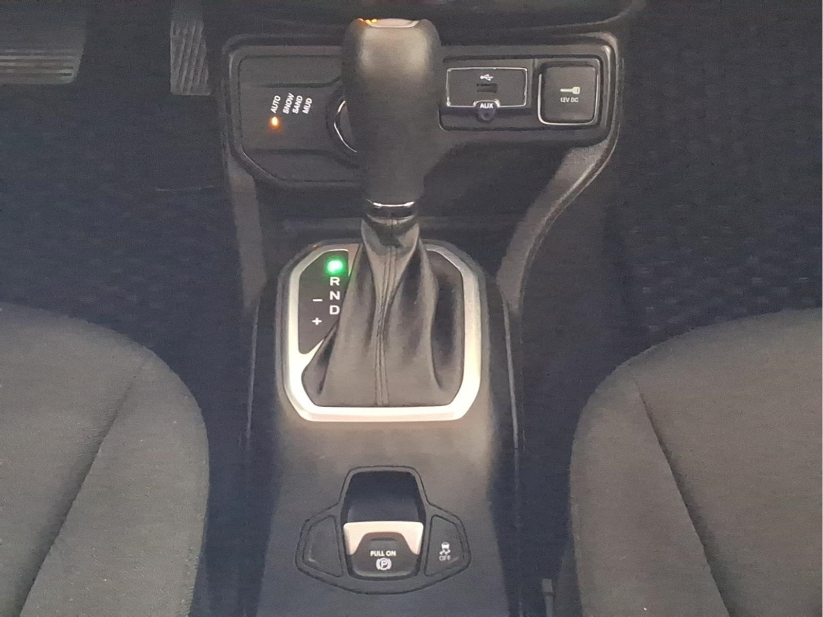 Used 2020 Jeep Renegade Latitude w/ Cold Weather Group AWD/4WD image 15
