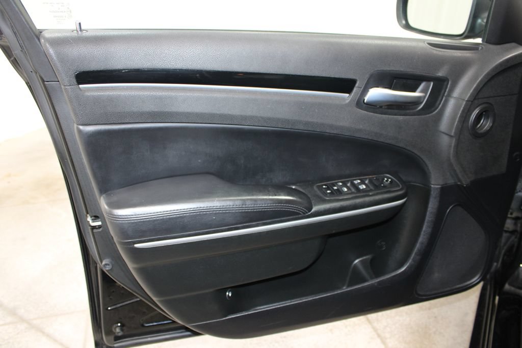 Used 2023 Chrysler 300 Touring AWD/4WD image 18