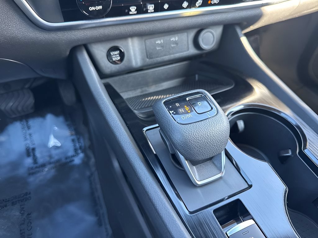 Used 2024 Nissan Rogue SV AWD/4WD image 16