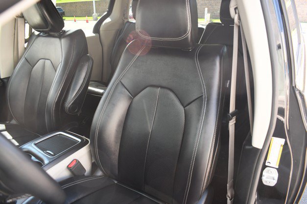 Used 2024 Chrysler Pacifica Limited FWD image 17