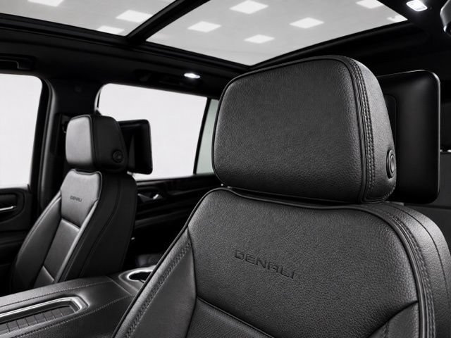 Used 2023 GMC Yukon Denali w/ Advanced Technology Package AWD/4WD image 18