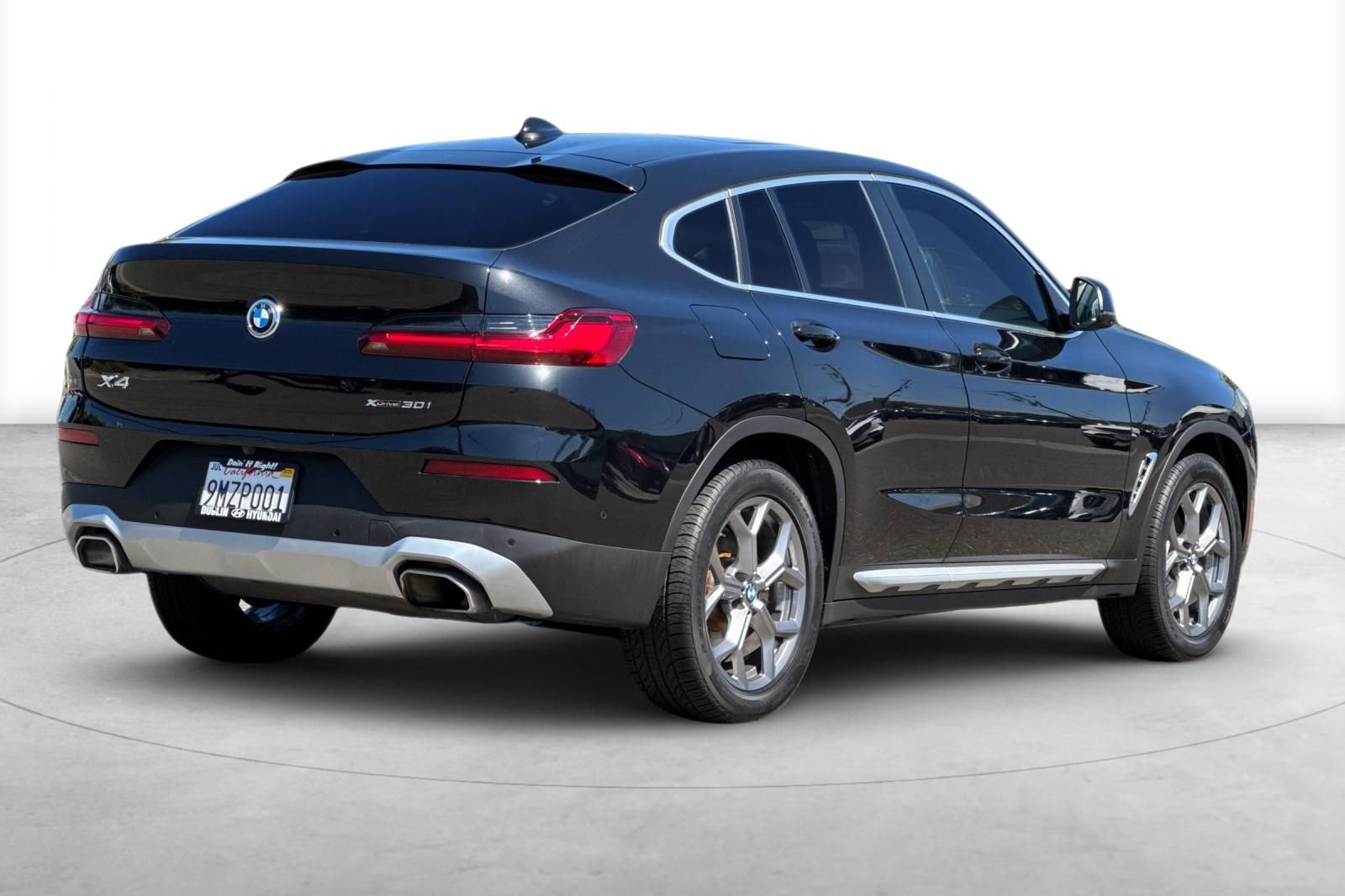 Used 2024 BMW X4 xDrive30i w/ Parking Assistance Package image 6