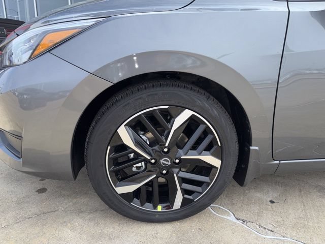 New 2025 Nissan Versa SR w/ Trunk Package FWD image 7
