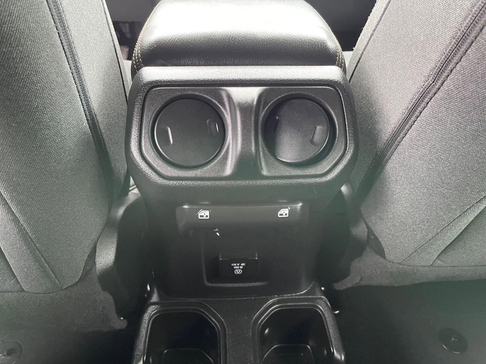 Used 2025 Jeep Wrangler Sahara image 24