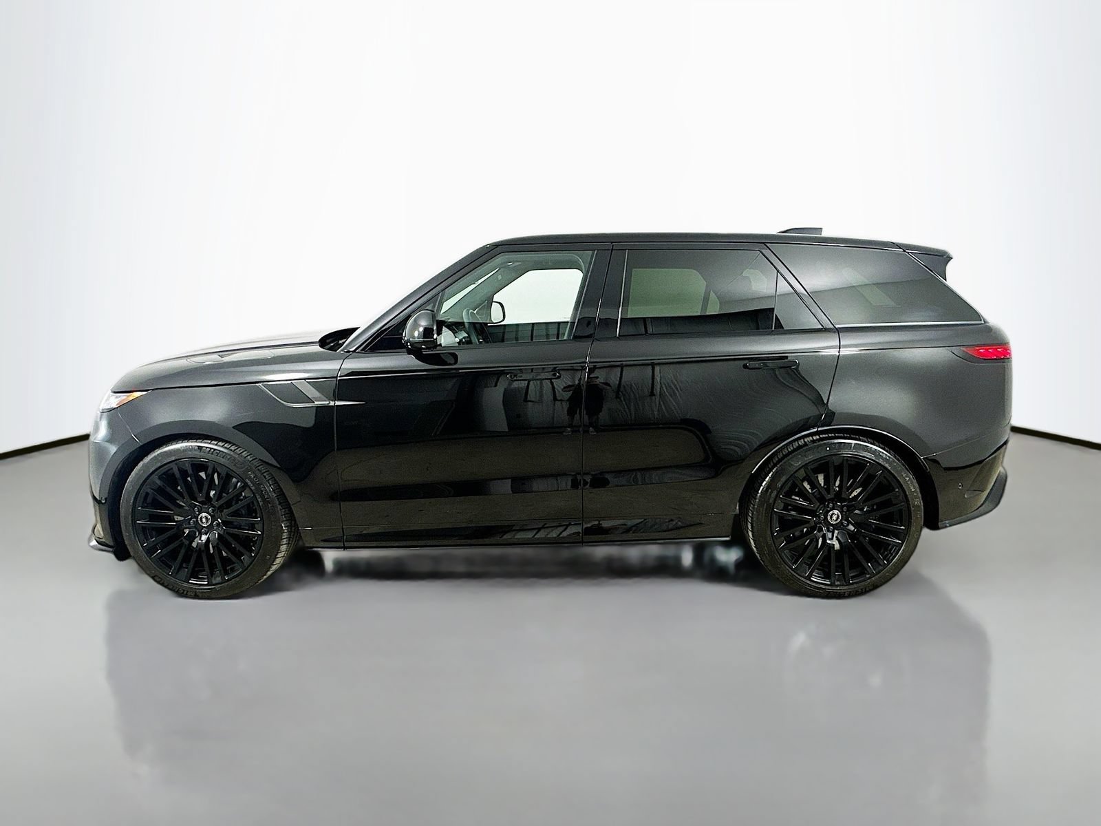 Used 2024 Land Rover Range Rover Sport AWD/4WD image 8