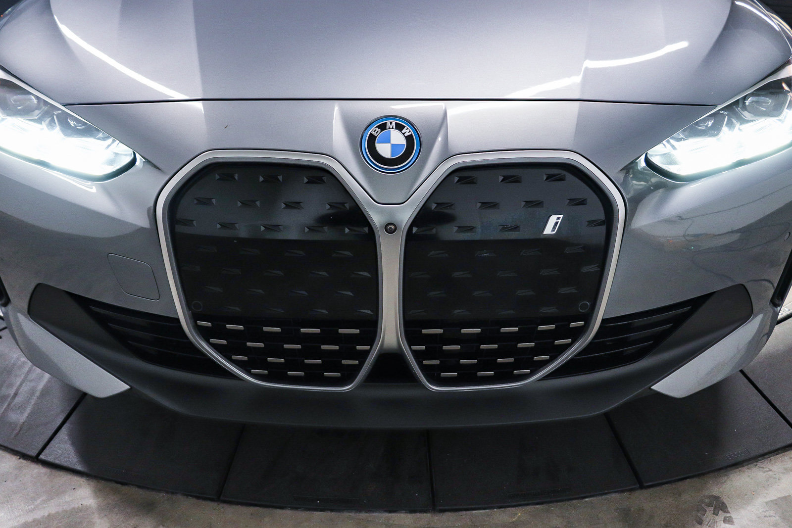 Used 2023 BMW i4 eDrive35 w/ Parking Assistance Package RWD image 9