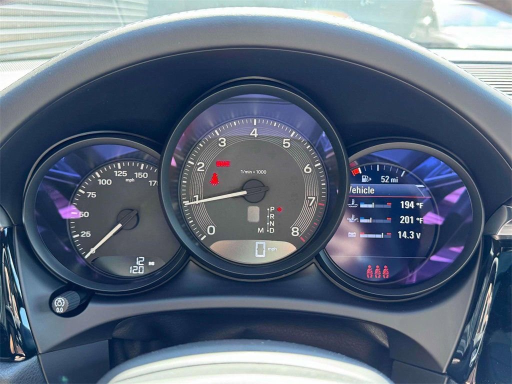 Certified 2025 Porsche Macan AWD/4WD image 19
