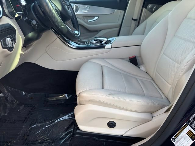 Used 2017 Mercedes-Benz GLC 300 4MATIC image 5