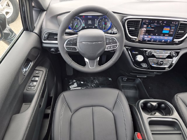 New 2027 Chrysler Pacifica LX FWD image 4