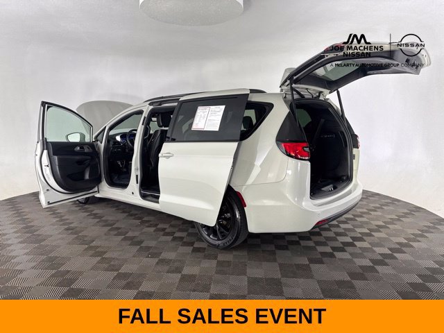 Used 2021 Chrysler Pacifica Limited w/ Uconnect Theater Family Group AWD/4WD image 32