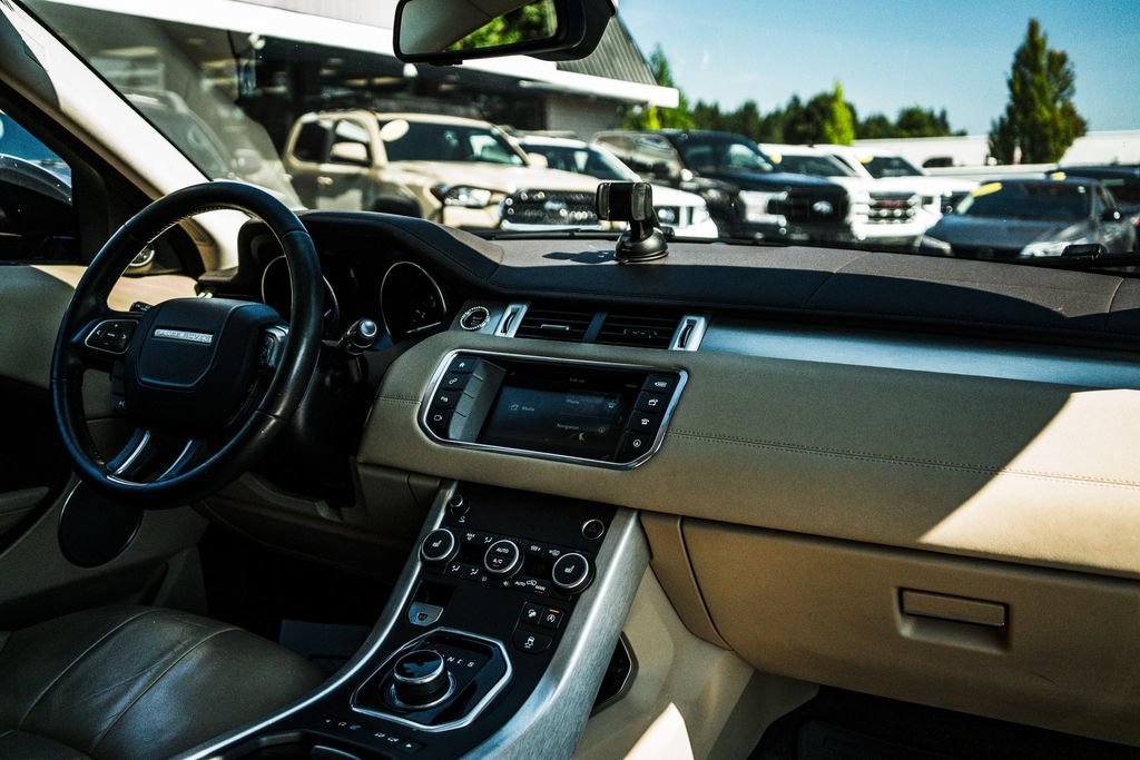 Used 2017 Land Rover Range Rover Evoque SE AWD/4WD image 36