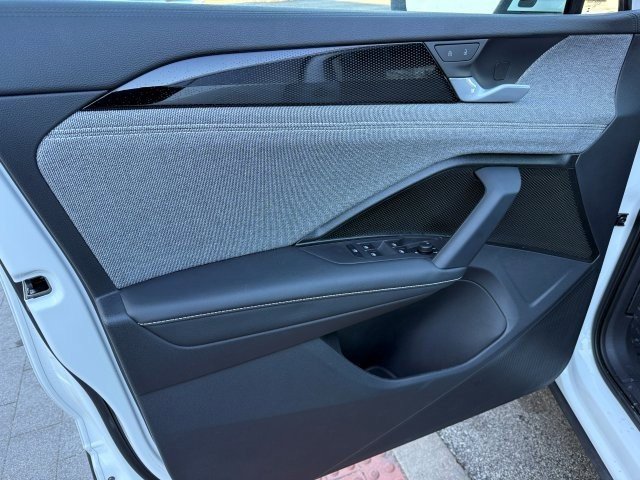 Certified 2025 Volkswagen Tiguan S image 8