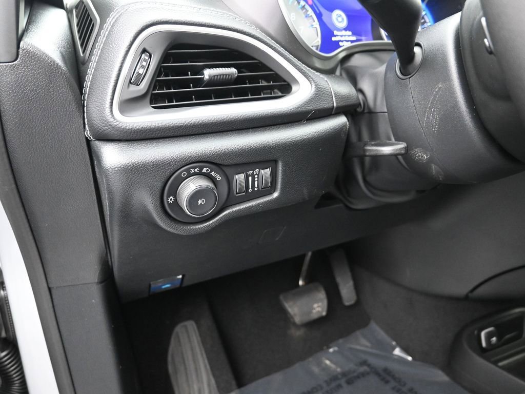 New 2026 Chrysler Pacifica Select image 13