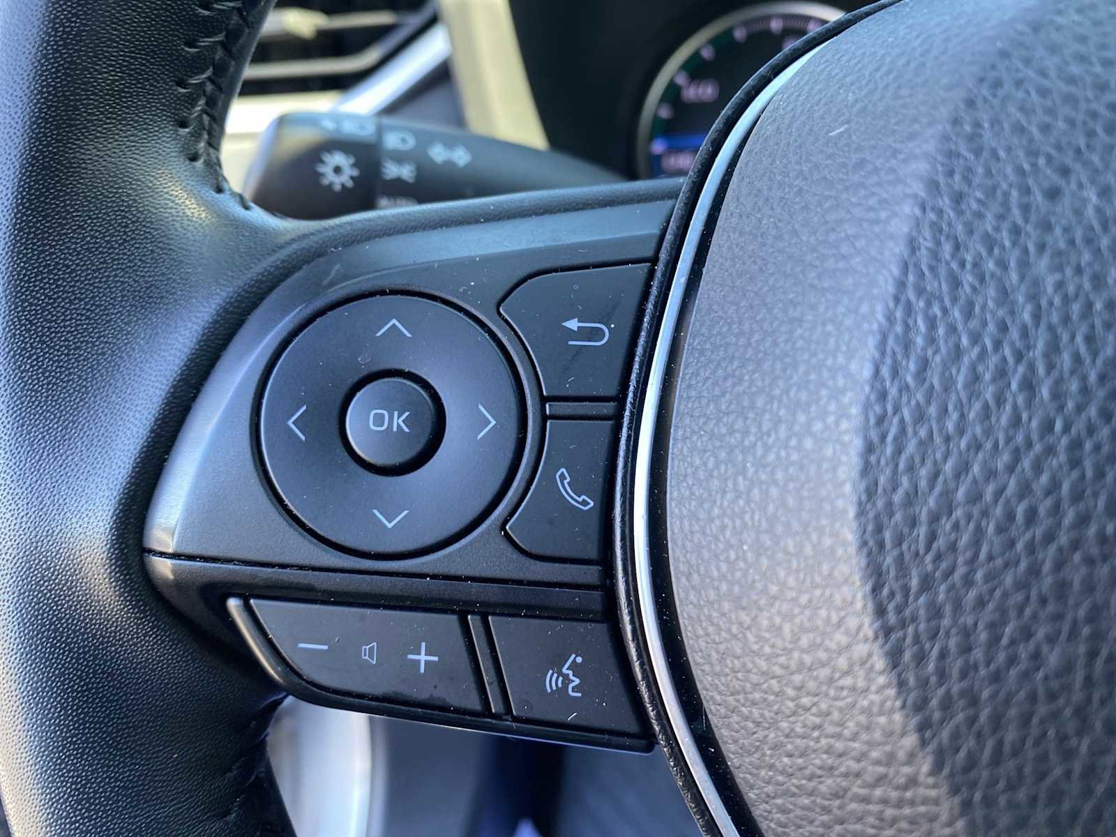 Used 2022 Toyota RAV4 SE image 18