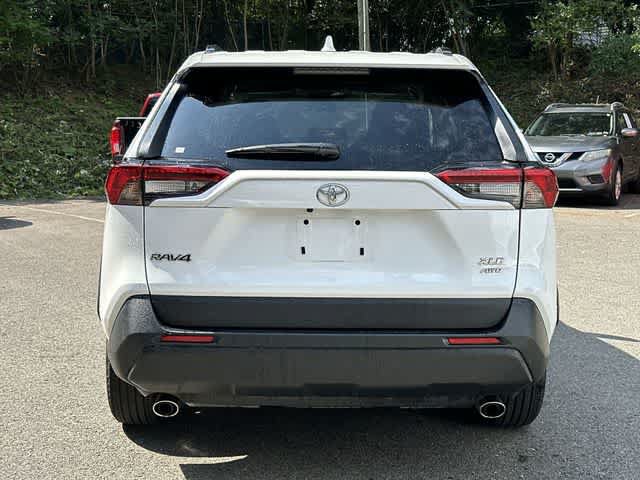 Used 2022 Toyota RAV4 XLE w/ Convenience Package AWD/4WD image 4