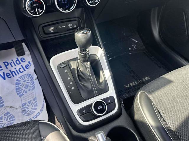 Certified 2025 Hyundai Venue Limited FWD image 28