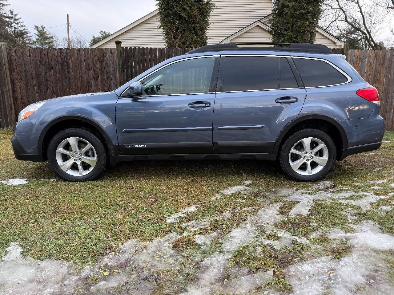 Used 2014 Subaru Outback 2.5i Limited w/ Moonroof Package image 1
