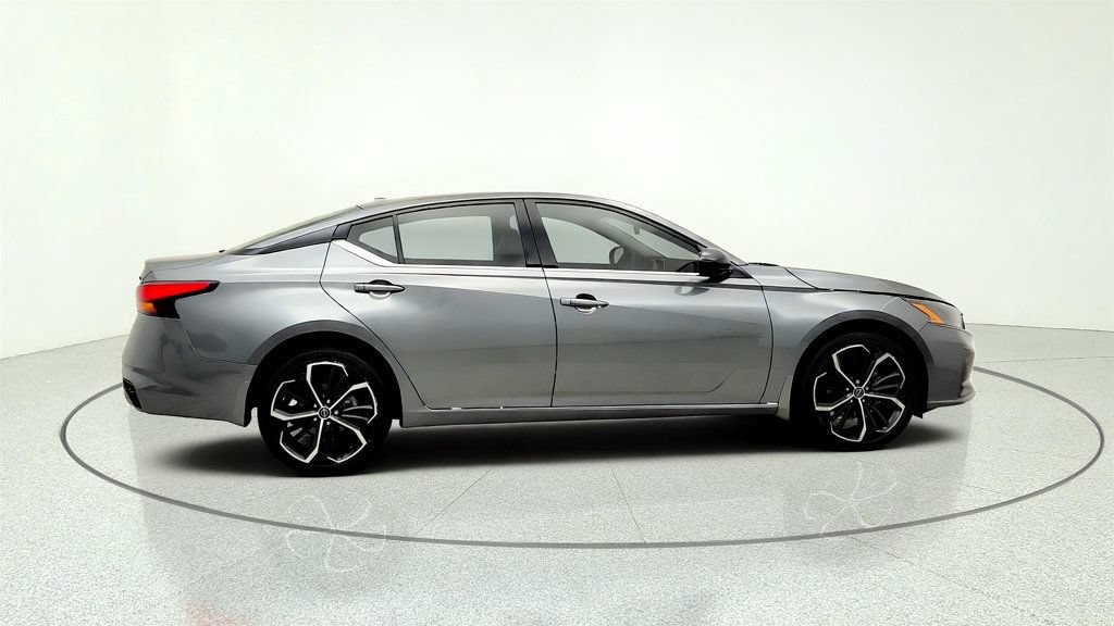 Used 2023 Nissan Altima 2.5 SR AWD/4WD image 4