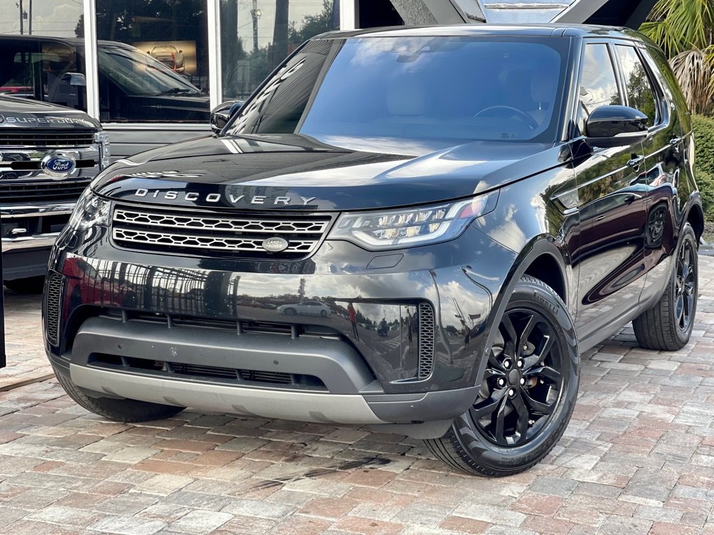 Used 2017 Land Rover Discovery SE image 2