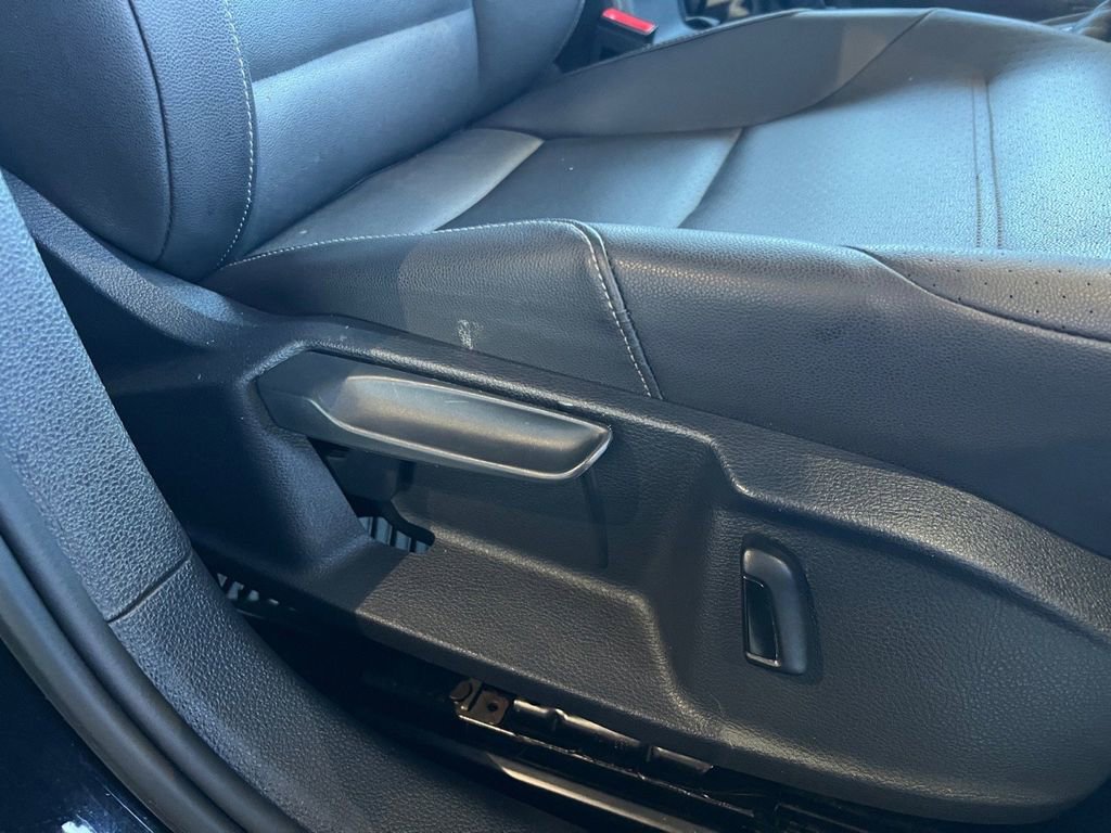 Used 2015 Volkswagen Golf S image 15