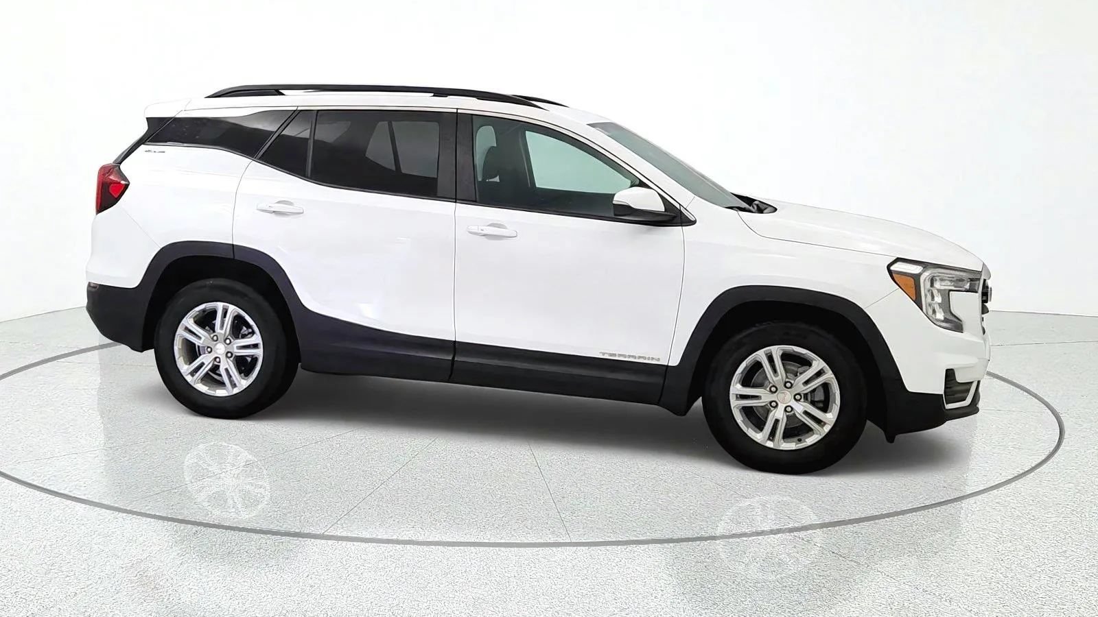 Used 2024 GMC Terrain SLE w/ Driver Convenience Package FWD image 10