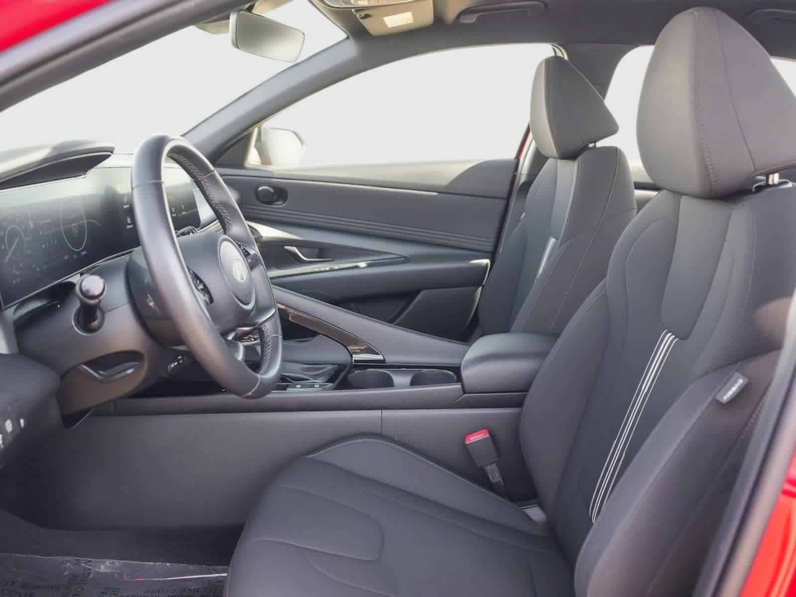 Used 2025 Hyundai Elantra SEL FWD image 21