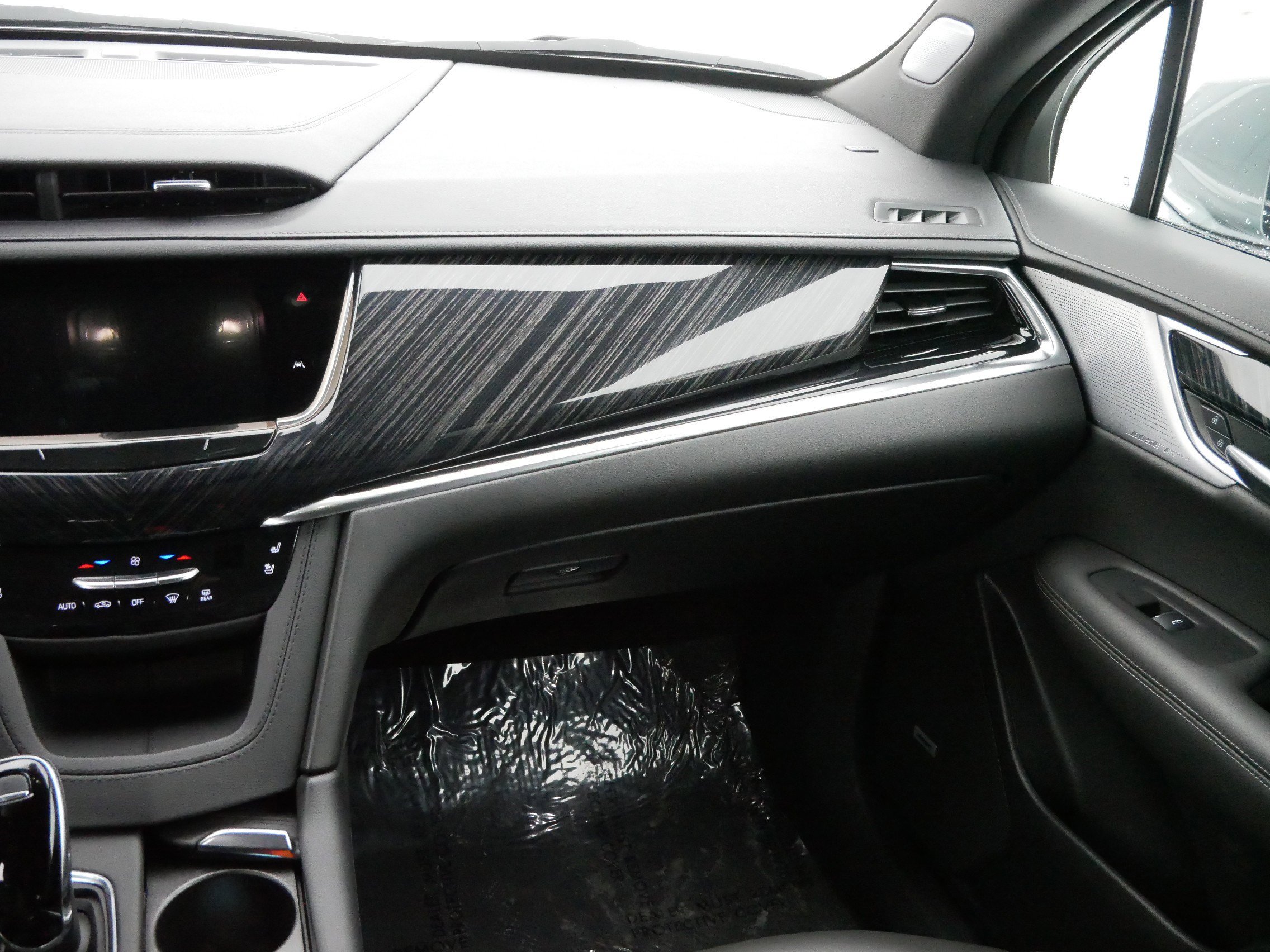 Certified 2025 Cadillac XT6 Premium Luxury image 14