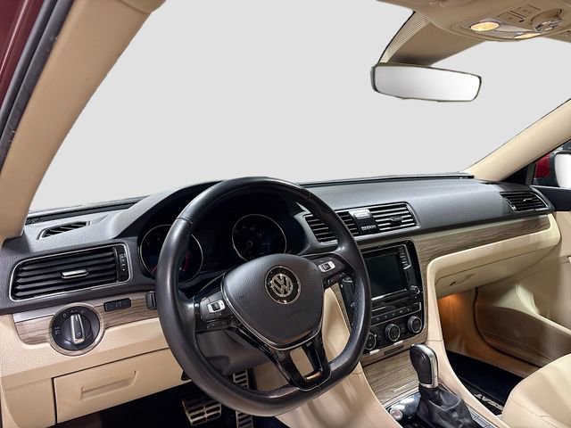 Used 2018 Volkswagen Passat 2.0T SEL Premium image 11
