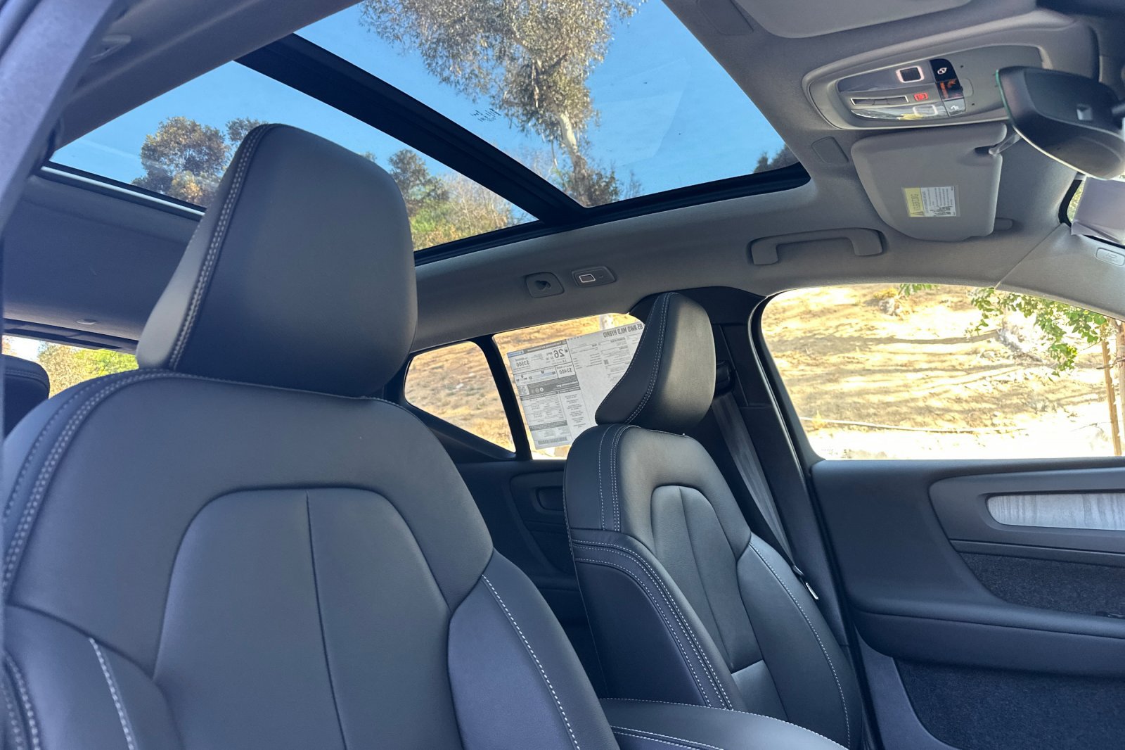 New 2026 Volvo XC40 B5 Core w/ Climate Package AWD/4WD image 13