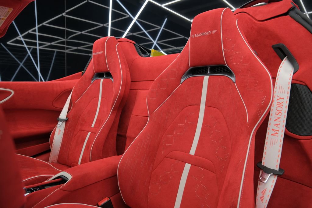 Used 2022 Ferrari SF90 Spider image 34