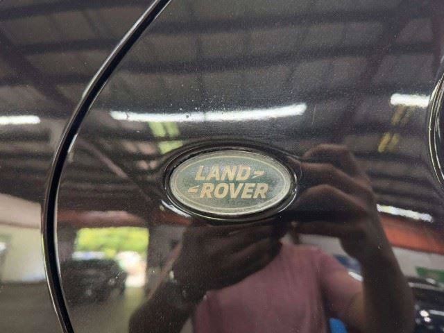 Used 2017 Land Rover Discovery HSE AWD/4WD image 17