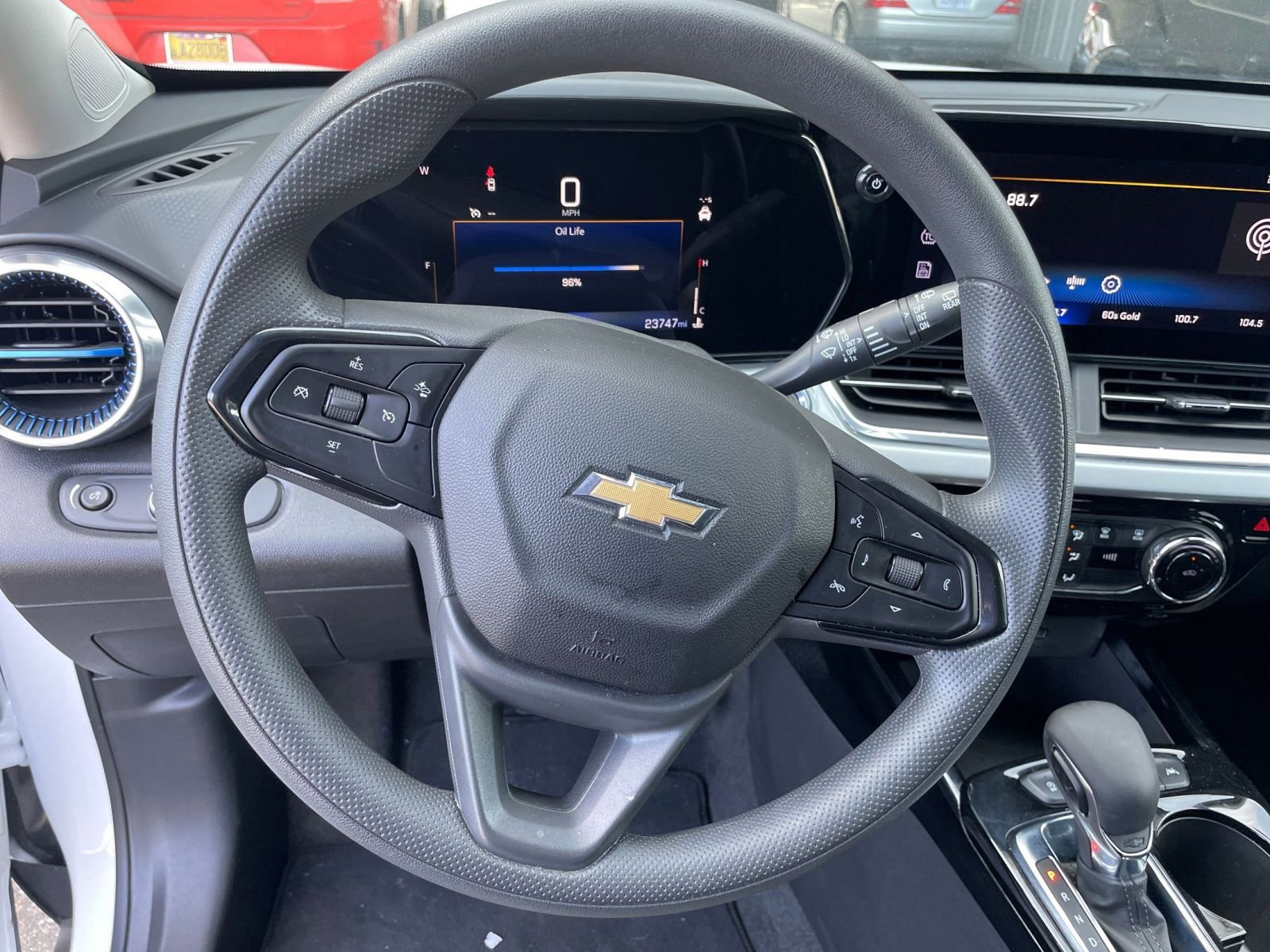 Used 2025 Chevrolet Trax LT FWD image 27