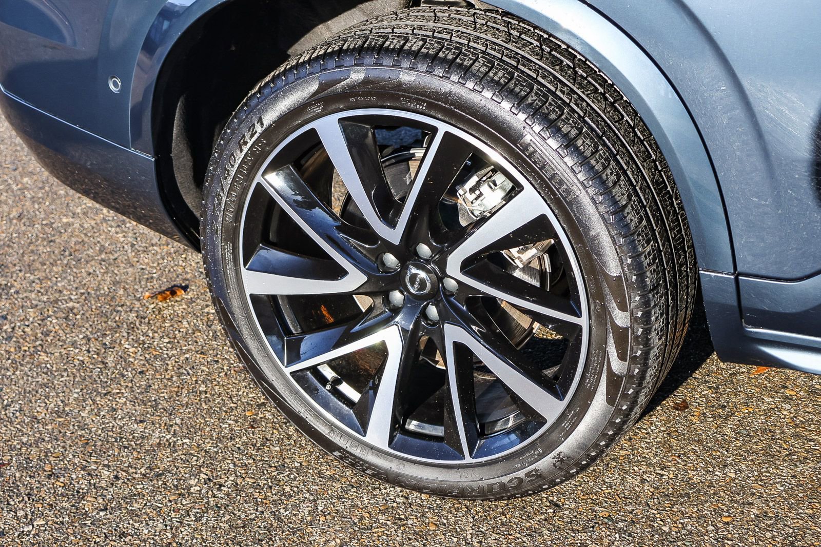 Used 2025 Volvo XC90 B5 Plus w/ Protection Package Premier image 13