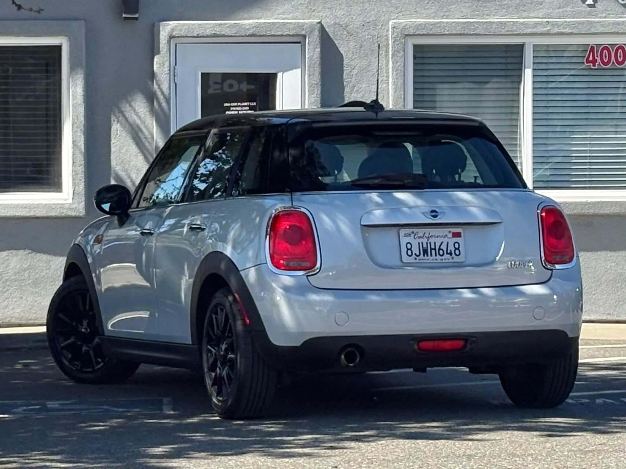 Used 2015 MINI Cooper 4-Door Hardtop image 7