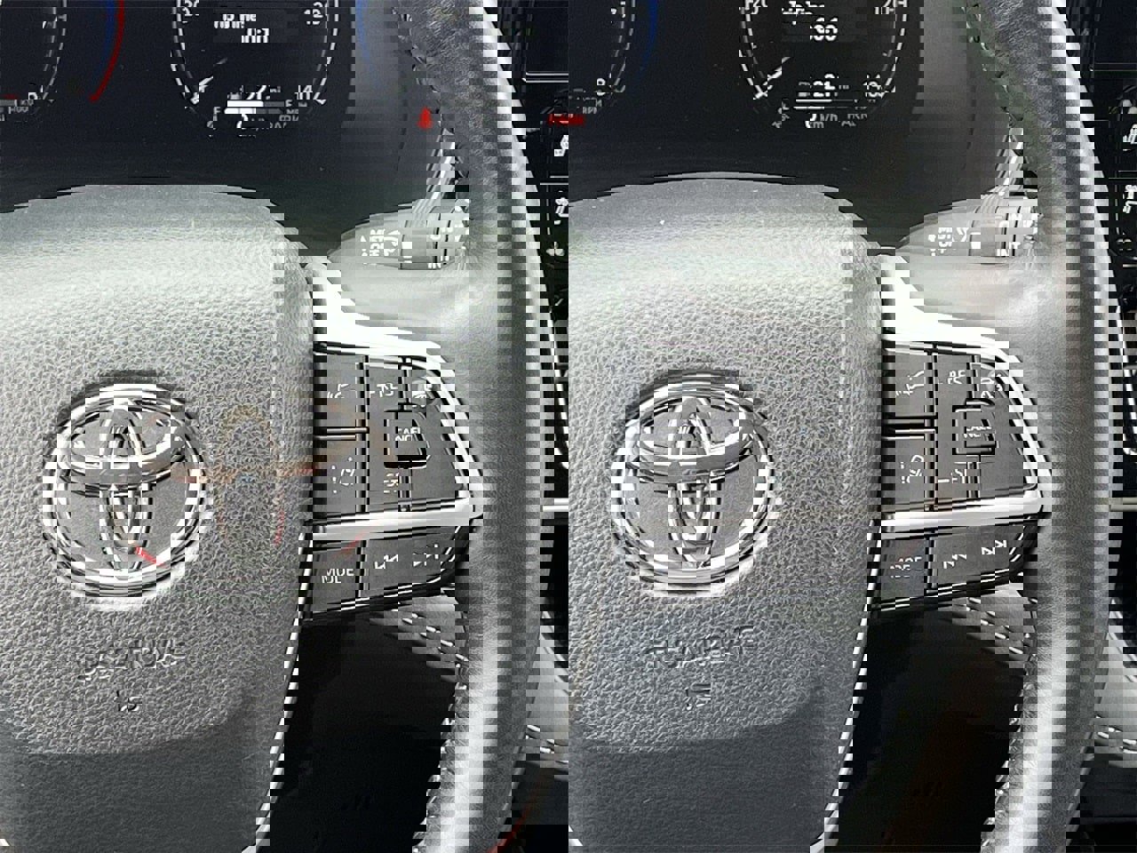 Used 2023 Toyota Highlander Limited image 14