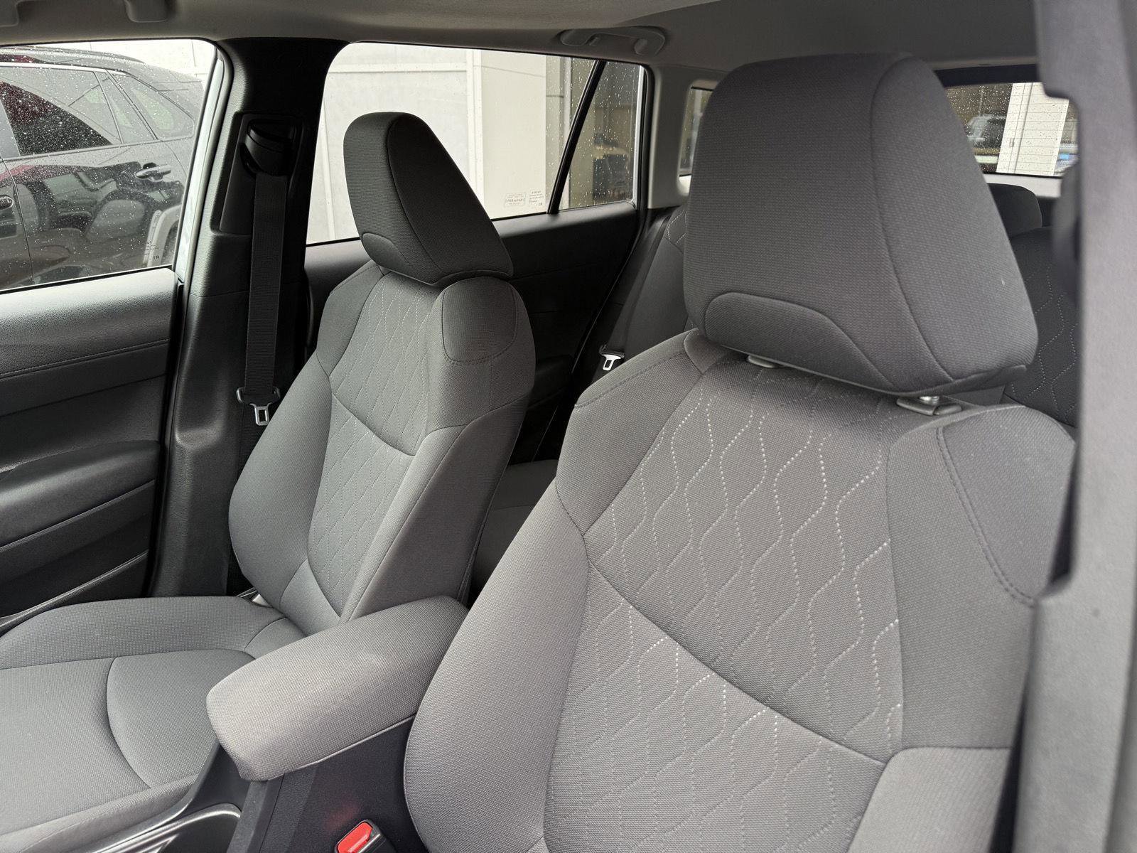 Certified 2022 Toyota Corolla Cross LE w/ Moonroof Package image 17