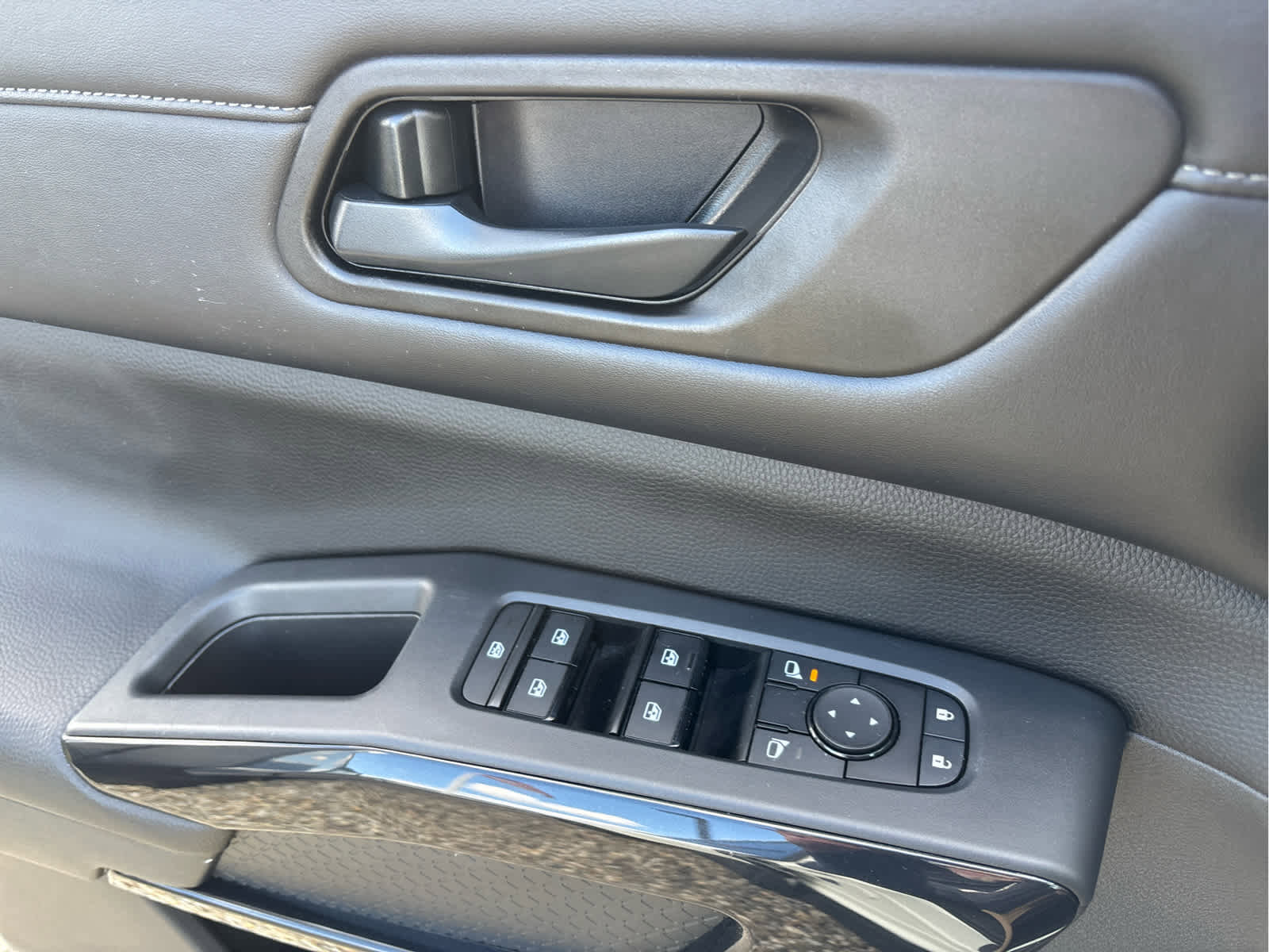 Used 2023 Nissan Pathfinder S AWD/4WD image 23