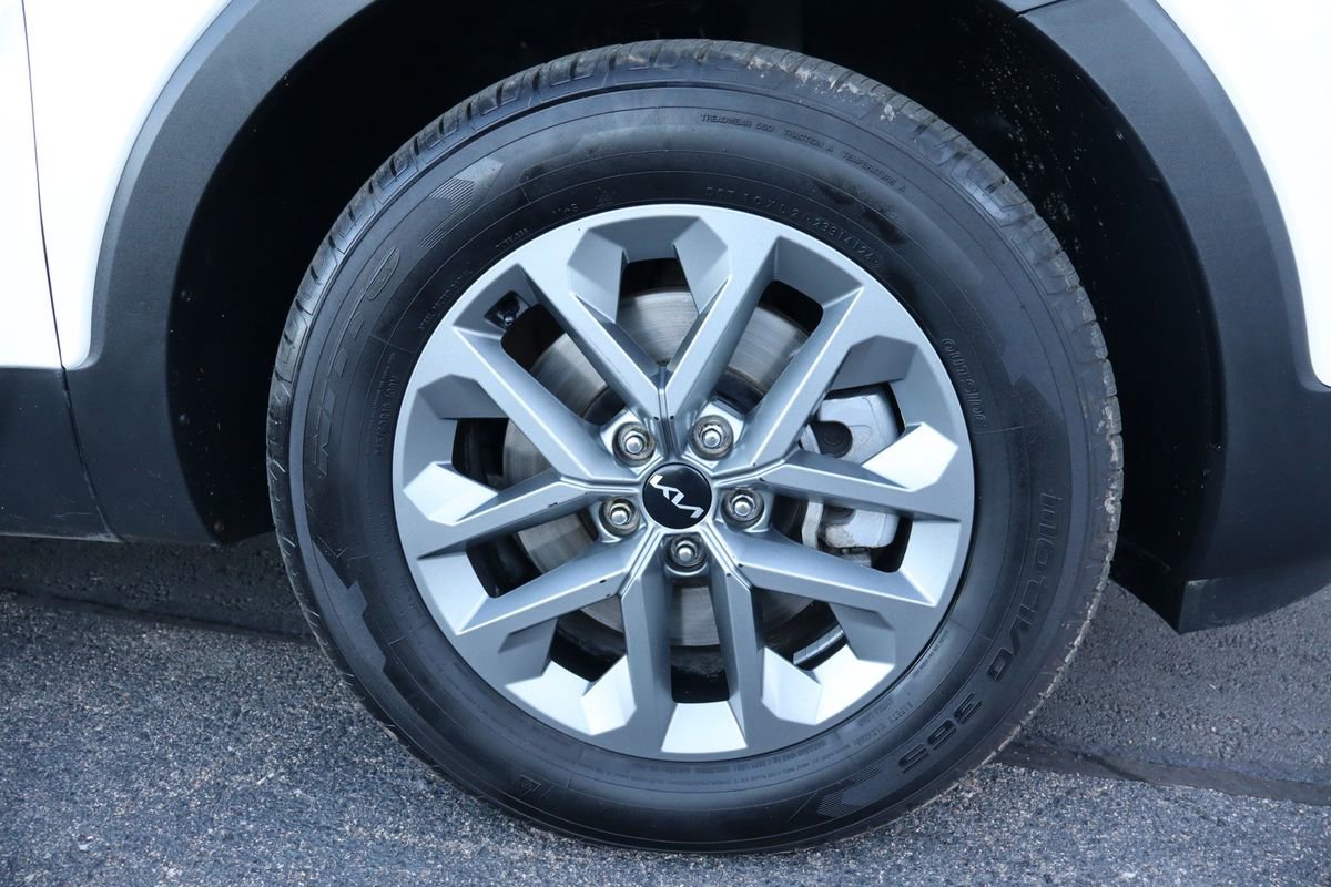 Used 2023 Kia Telluride LX image 46