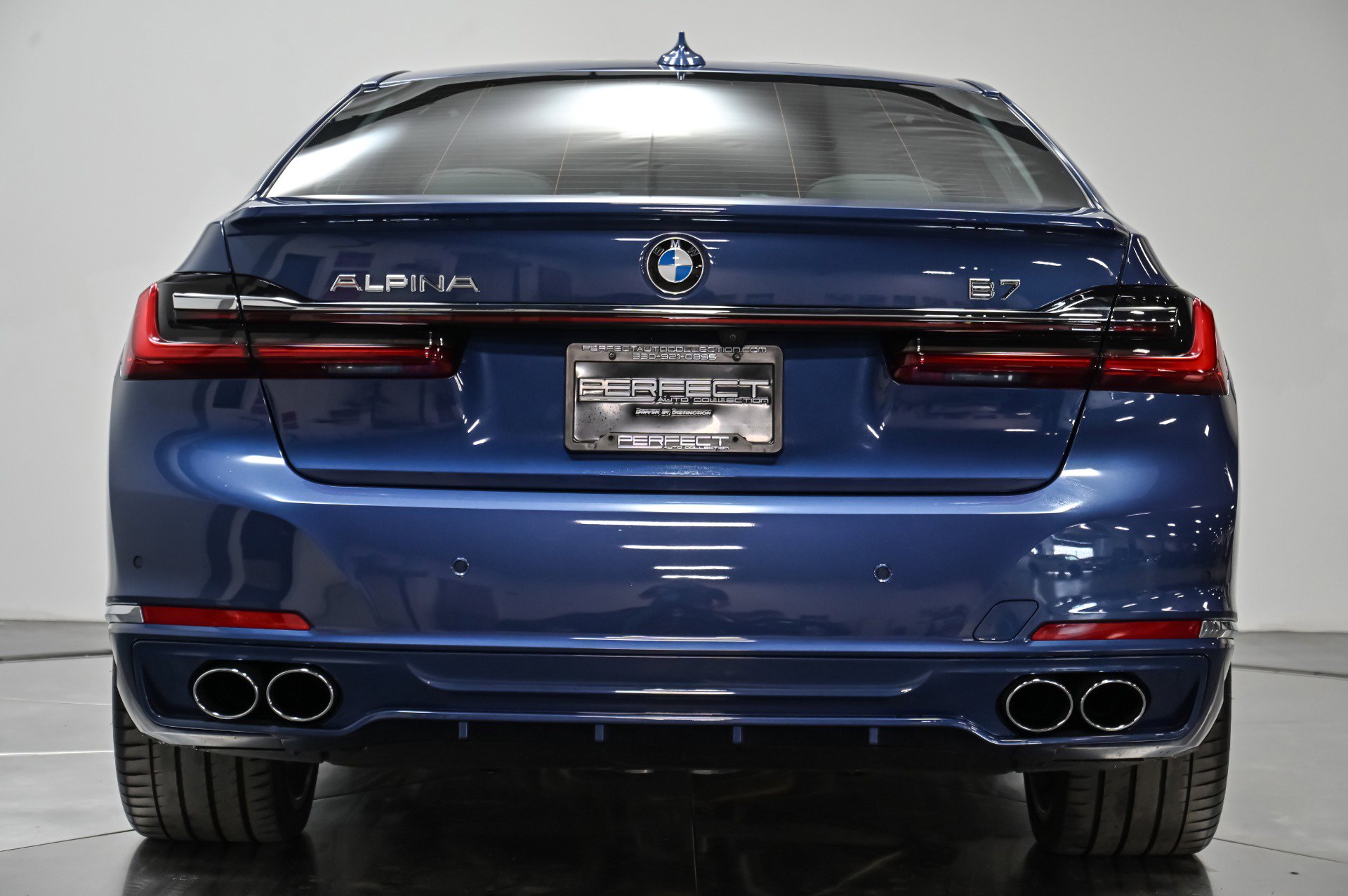 Used 2022 BMW ALPINA B7 xDrive w/ Luxury Rear Seating Package image 17