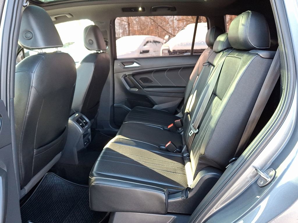 Used 2024 Volkswagen Tiguan SE R-Line image 11