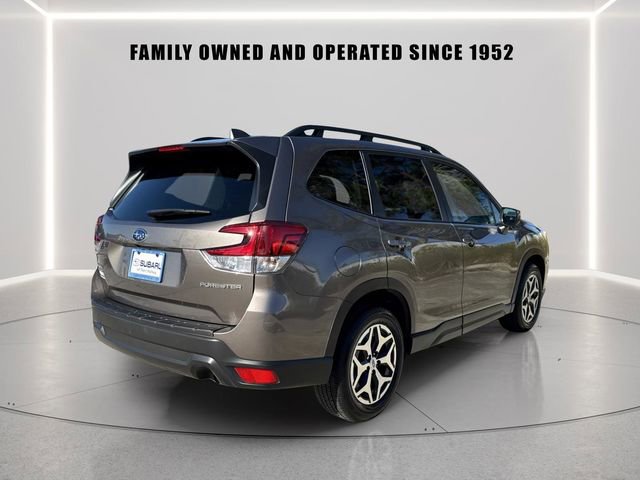 Used 2023 Subaru Forester Premium image 5