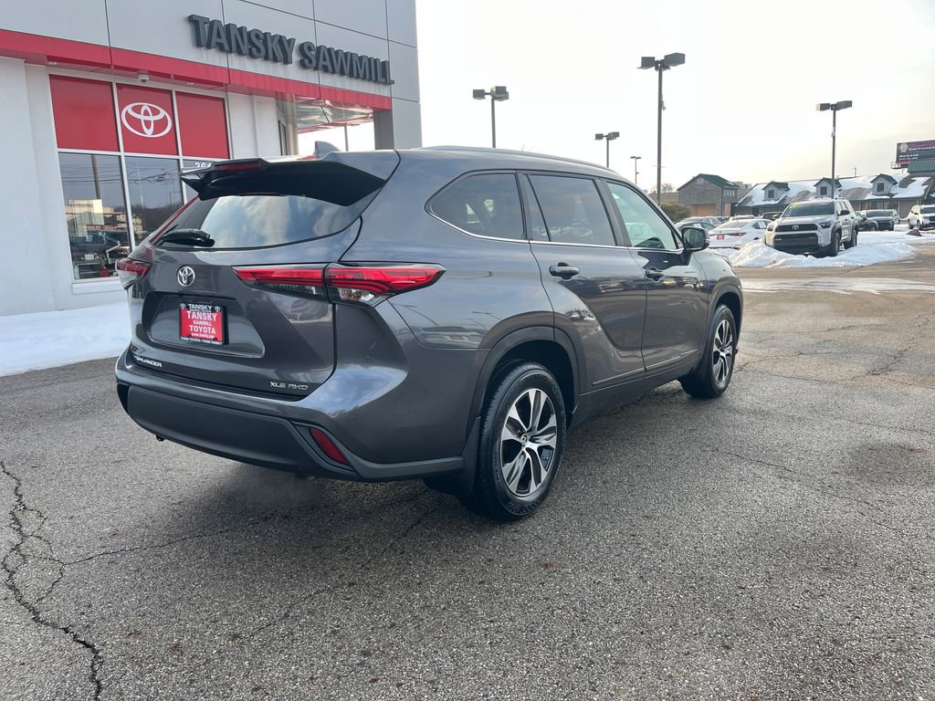 Certified 2023 Toyota Highlander XLE image 6