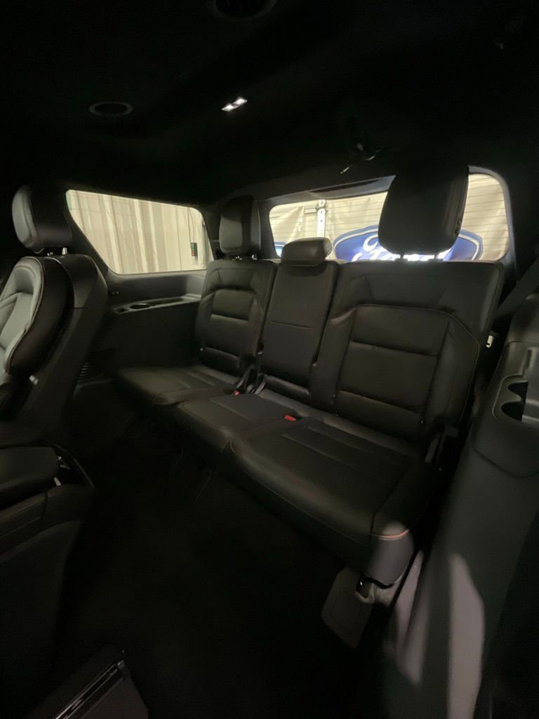 Used 2025 Lincoln Navigator Black Label image 12