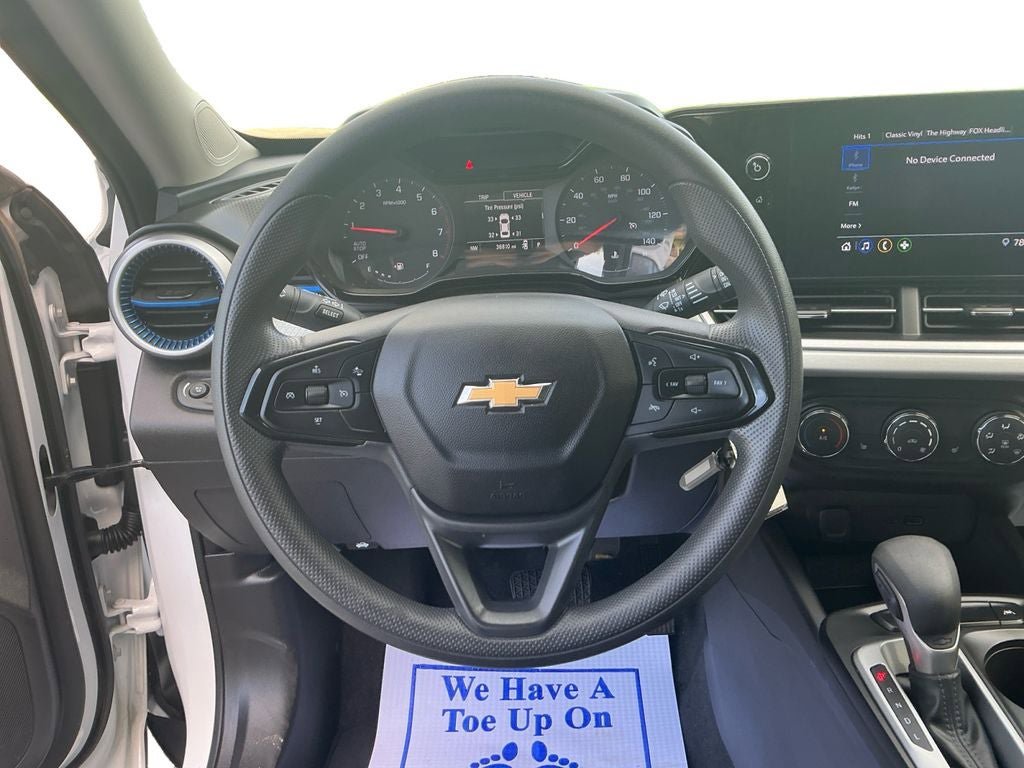 Used 2025 Chevrolet Trax LS w/ LS Convenience Package FWD image 12