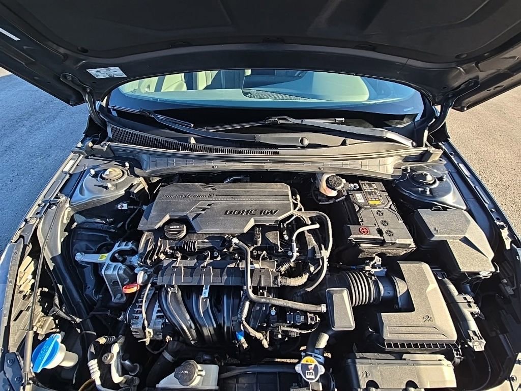 Used 2022 Hyundai Elantra SE image 10